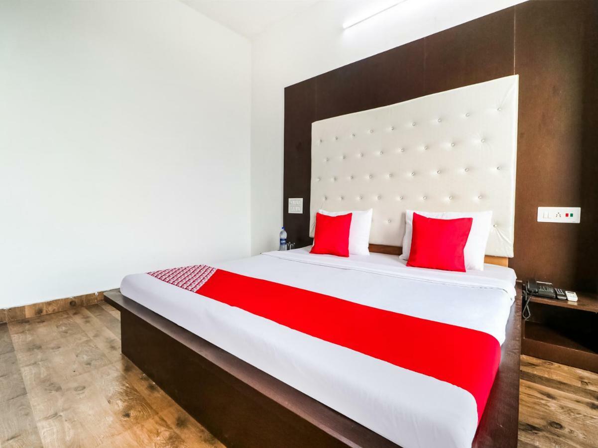 Oyo 47630 Grand Villa Moga Kültér fotó